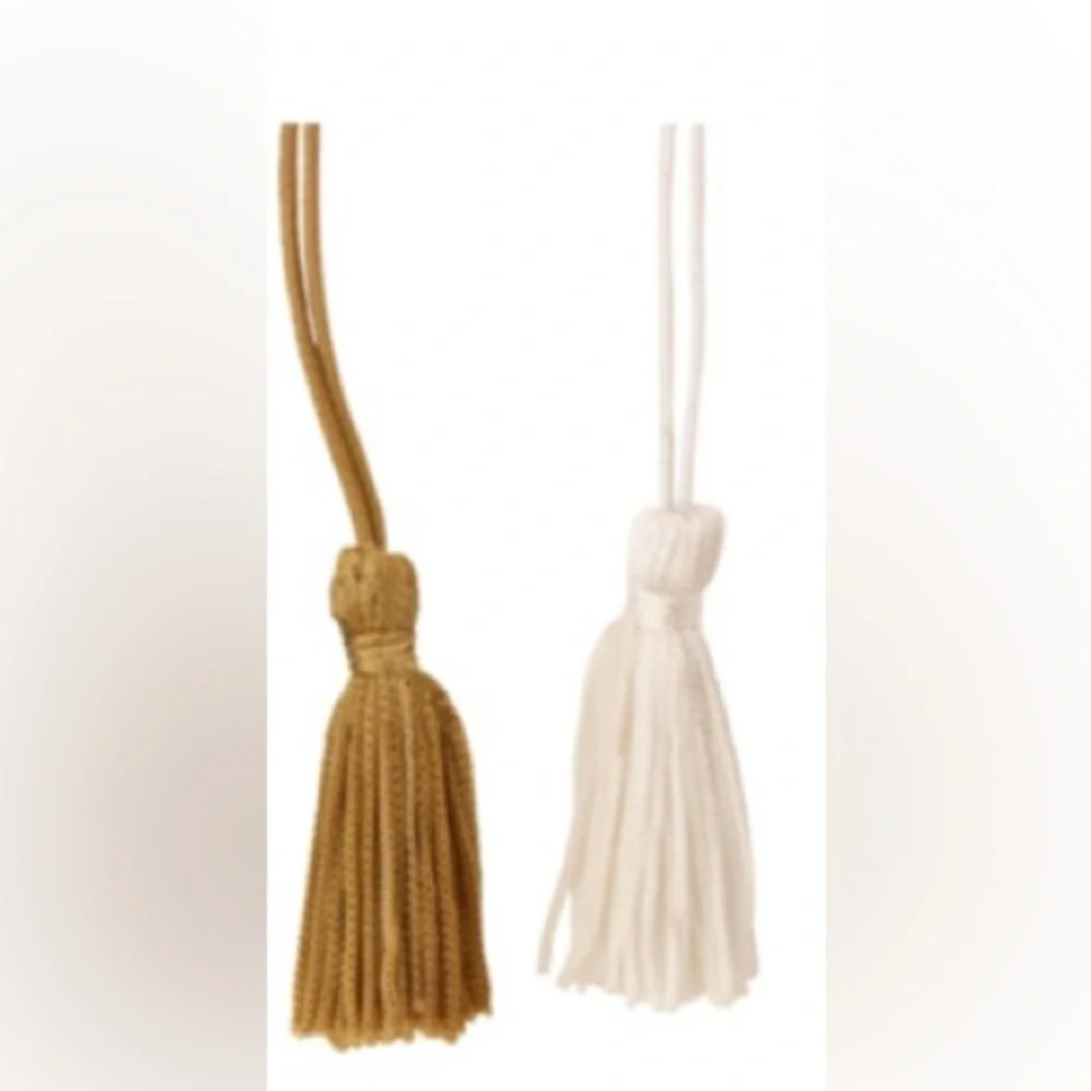 Tassels in Old Gold color. 8” Elastic loop with 2in rayon tassels. 25 in a pack.